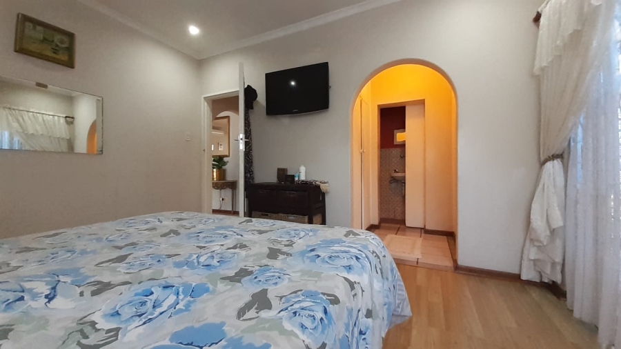 4 Bedroom Property for Sale in Wetton Western Cape